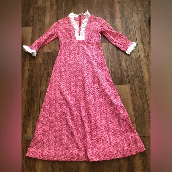Hand Made ? Intimates & Sleepwear | Womens Vintage House Dress Pink White Ruffle Cuffs Talon Zipper Grannycore *Flaw | Color: Pink/White | Size: M | Hand Made ? Intimates & Sleepwear | Womens Vintage House Dress Pink White Ruffle Cuffs Talon Zipper Grannycore *Flaw | Color: Pink/White | Size: M |